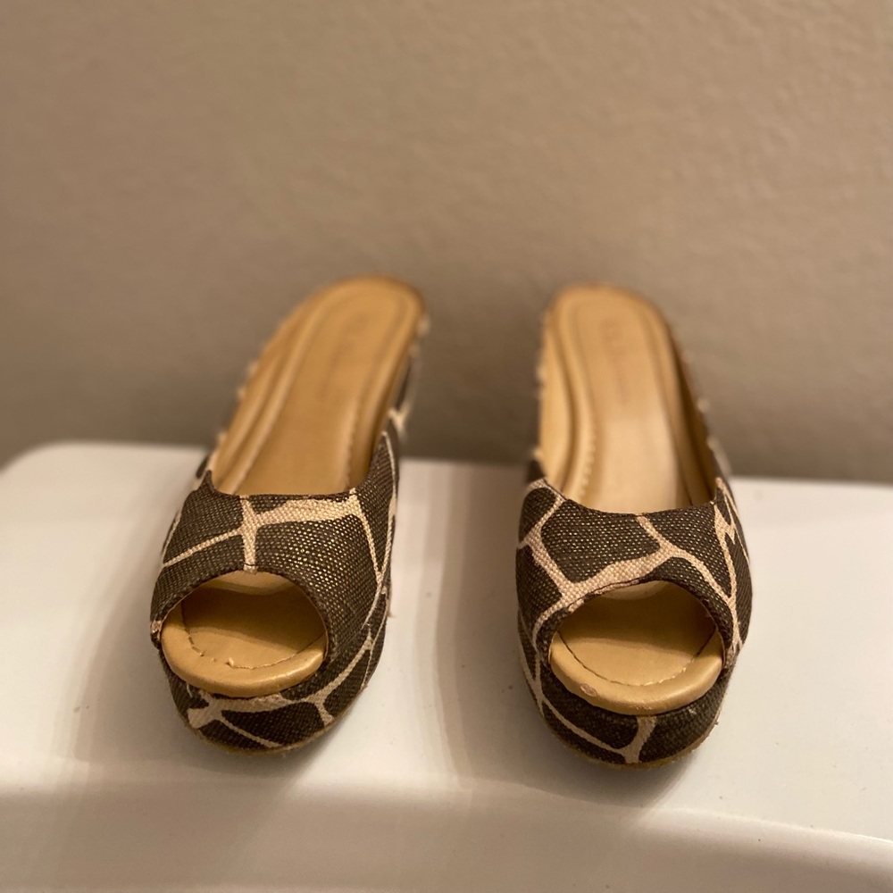 Giraffe print wedges size 6